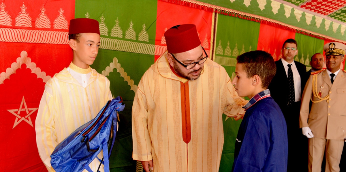 23 septembre 2016 : SM le Roi donne à Tanger le coup d'envoi officiel de la rentrée scolaire 2016-2017 et lance l'Initiative "Un million de cartables"