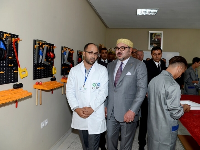 07 Octobre 2015 : SM le Roi inaugure le centre de formation et renforcement des compétences des jeunes à Ard Daoula